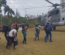 Rescatan a mexicanos en Haití