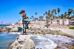 Escultura "La Diosa de los Mares" vuelve a la playa de Mazatlán.