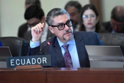 Ecuador califica de "justa" la resolución de la OEA, que pide respetar las normas de asilo