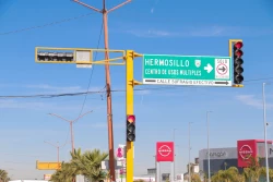 Instala la SSPM semáforo en la Sufragio Efectivo y México 15 en Ciudad Obregón