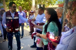 Gámez Mendívil visita El Tamarindo y se compromete a brindar certeza jurídica