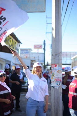 Promete Estrella Palacios mejorar alumbrado público en Mazatlán