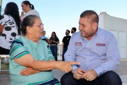 José Paz López Elenes compromete techumbre y más pavimentación para Soyatita, Badiraguato