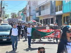 Solamente telefonistas realizan marcha por el Día del Trabajo en Mazatlán