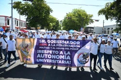 Más de 30 mil universitarios de la UAS marchan este Día del Trabajo