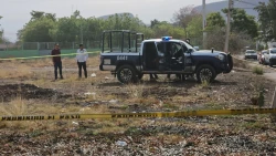 En medio de un lote baldío encuentran cuerpo de joven asesinado a balazos y con las manos atadas en Culiacán