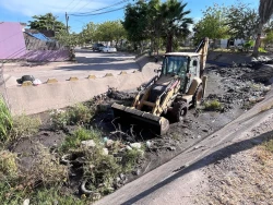 Avanza la limpieza de canales y arroyos en Culiacán