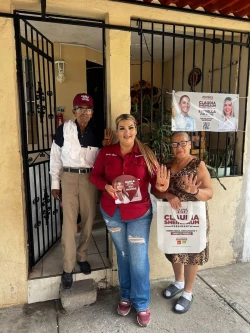 Karla Ulloa recorre colonias de Mazatlán