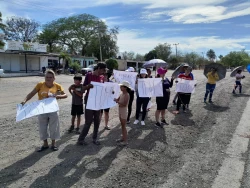 Manifestantes exigen medidas de seguridad tras muerte de pareja en carretera