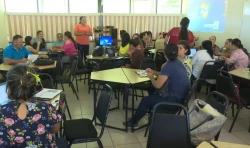 AMLO anuncia 10% de incremento salarial para docentes