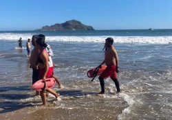Escuadrón Acuático rescata a cuatro personas en Mazatlán