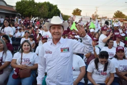 Cerró Raúl "El Pollo" Castelo Montaño campaña en la Colonia Morelos este domingo
