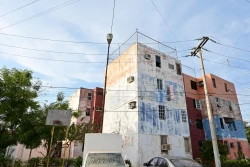 Memo Romero se compromete a mejorar unidades habitacionales en Mazatlán