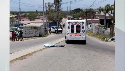 Motociclista pierde la vida tras ser embestido por carro en Mazatlán