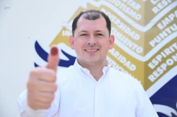 Robespierre Lizárraga emite su voto