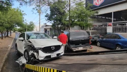 Dos camionetas protagonizan choque en avenidas principales en Culiacán