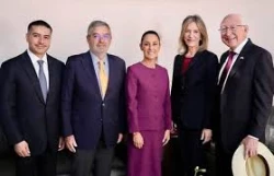 Sheinbaum recibe comitiva de E.U.