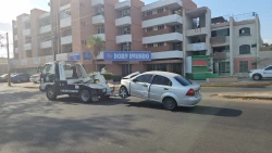Choque en la Colonia Las Quintas: Daños Materiales y Movilización Policial