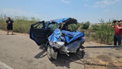 Sale vivo de milagro, conductor de vehículo compacto tras ser impactado por otra unidad en La Costera