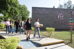 Aspirantes de la UAdeO realizan examen de admisión