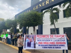 Exigen el regreso del profesor Paúl, desaparecido en Navolato