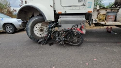 Mujer motociclista con múltiples heridas tras impactarse de frente con un camión en Costa Rica