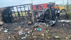 Se incendian dos vehículos que volcaron tras chocar en carretera federal a la altura de Escuinapa