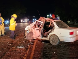 Dos hombres heridos de gravedad tras chocar contra camioneta en la caseta de Limón de los Ramos