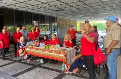Mantienen plantón maestros jubilados de Culiacán