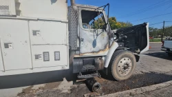 Camión de carga se incendia frente a Rectoría de la UAS