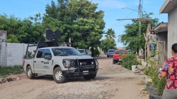 Operativo de la Marina y FGR en la colonia Renato Vega Amador