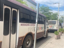 Choferes del transporte público de Culiacán exigen prestaciones laborales
