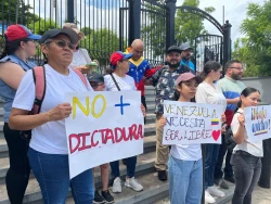 Venezolanos en Culiacán se manifiestan