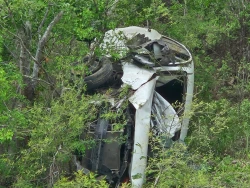 Accidente automovilístico deja joven lesionado tras caída a barranco, al sur de Culiacán
