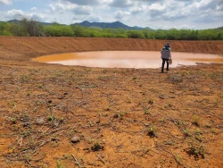 Avanza en la construcción de bordos de abrevadero en Sinaloa