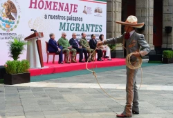Gobierno de México rinde homenaje a migrantes