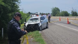 Un fallecido y un herido es el saldo de accidente carretero tras choque con camión de carga