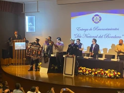 La pasión por ser bomberos es reconocida en su día