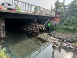 Ayuntamiento de Culiacán refuerza labores de limpieza y desazolve en afluentes