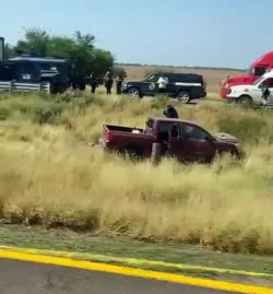 Encuentran camioneta abandonada con impactos de bala y un hombre sin vida en Maxipista Culiacán-Mazatlán