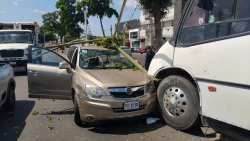 Lesionados y daños materiales es el saldo de choque en colonia Las Vegas de Culiacán