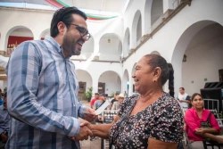 Entregan 100 cheques más a empresarios de Culiacán