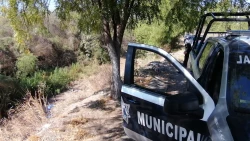 Hombre encuentra muerto a su hermano dentro de un arroyo en Elota
