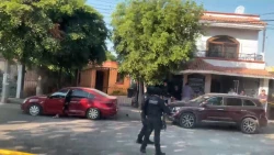 Policía encuentra a hombre asesinado en vehículo en fraccionamiento Pradera Dorada de Culiacán