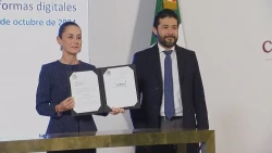 Firman iniciativa de reforma a favor de trabajadores de plataformas digitales