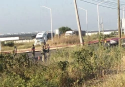 Encuentran a hombre asesinado a tiros y con huellas de tortura en carretera de Culiacán