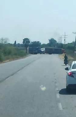 Balaceras y bloqueos en Eldorado, Culiacán: reportan disparos y vehículos dañados