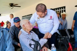 Productores y ganaderos de Badiraguato reciben semilla de frijol para sembrar