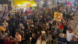 Turistas viven la magia del Carnaval en Mazatlán