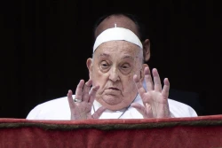 El Papa Francisco reaparece en San Pedro de sorpresa para la bendición Urbi et Orbi